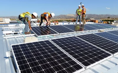 5 wichtige Vorteile einer gewerblichen Solaranlage für Ihr Unternehmen